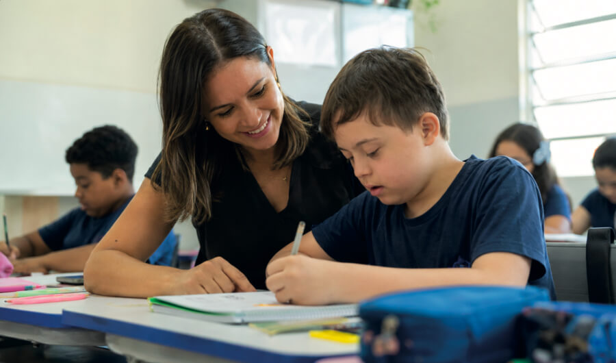 Atividades de apoio aos alunos da Educação Especial